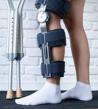 Illustration de la gestion réglementaire, des dossiers techniques et de la conformité dans l’industrie des dispositifs médicaux via un ERP