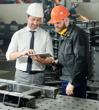 Illustration de la gestion de projets sur mesure et du suivi personnalisé dans un ERP pour la fabrication à l’affaire