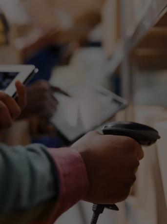 Illustration de la traçabilité des flux, du suivi logistique et du contrôle qualité dans la grande distribution