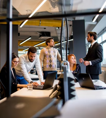 Illustration de la centralisation des activités clés dans un ERP pour PME : gestion commerciale, achats, stock et finance